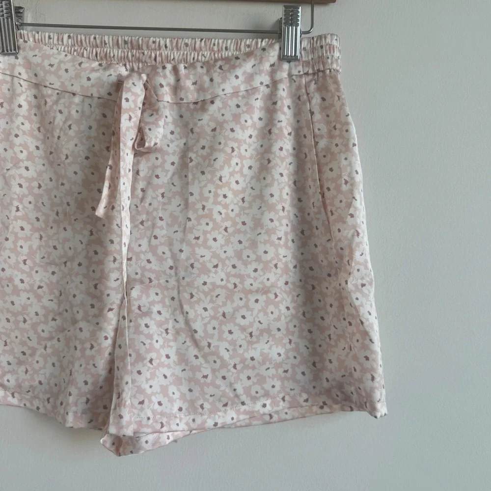 Barefoot Dreams Rose Mist Ditsy Floral Washed Satin Pajama Shorts‎ Size